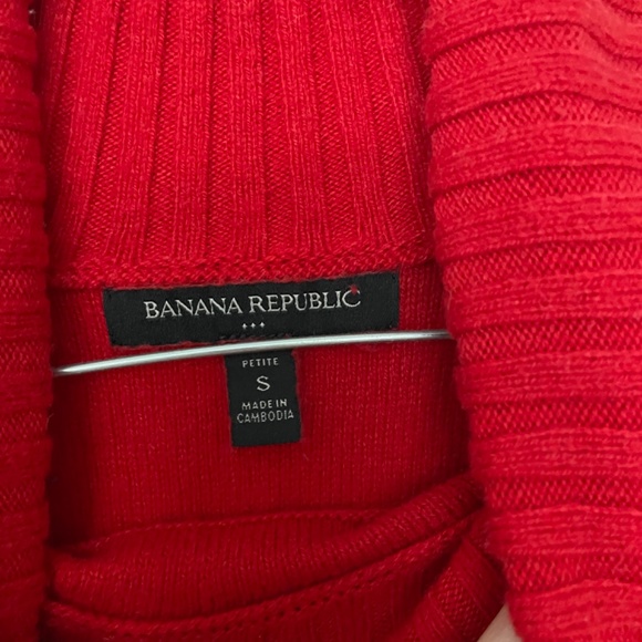 Banana republic sweater red like new - Picture 3 of 3